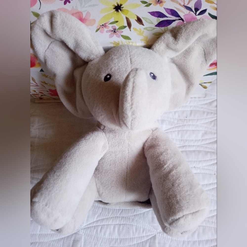 Baby Gung Elephant Sings & Plays Peek-A-Boo